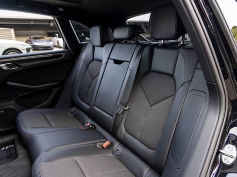 Certified 2025 Porsche Macan image 41