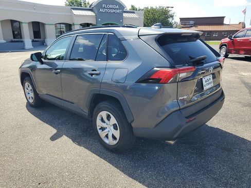 Used 2020 Toyota RAV4 LE FWD image 3