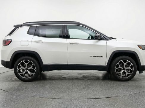 Used 2025 Jeep Compass Limited image 11