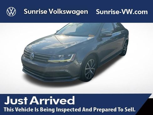 Used 2017 Volkswagen Jetta SE FWD image 1