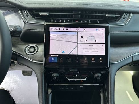 Used 2024 Jeep Grand Cherokee Limited w/ Trailer Tow Package image 15