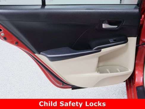 Used 2012 Toyota Camry LE image 24