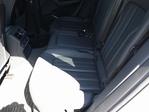 Used 2023 Audi Q5 2.0T Premium w/ Convenience Package image 19