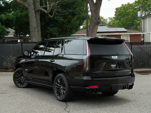 Used 2024 Cadillac Escalade V w/ LPO, ONYX Package AWD/4WD image 9