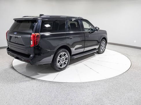 Used 2025 Ford Expedition Active image 33