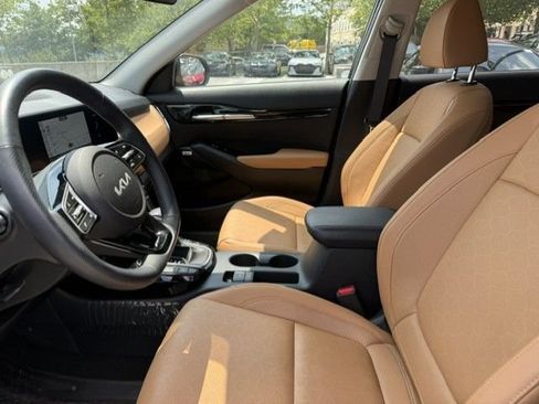 Used 2024 Kia Seltos SX w/ SX Sunroof Package AWD/4WD image 3