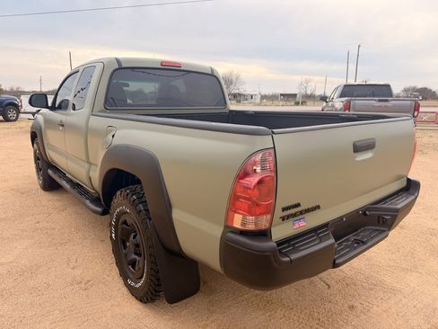 Used 2015 Toyota Tacoma 4x4 Access Cab image 9