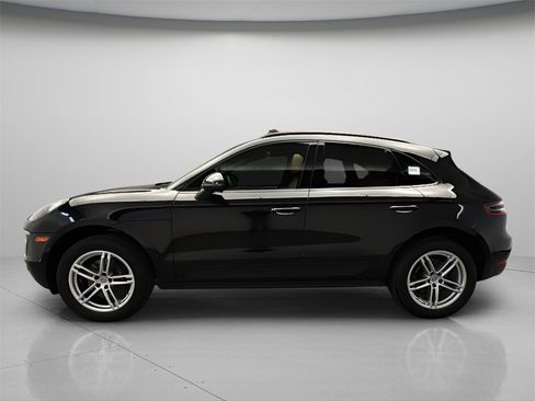 Used 2017 Porsche Macan image 2