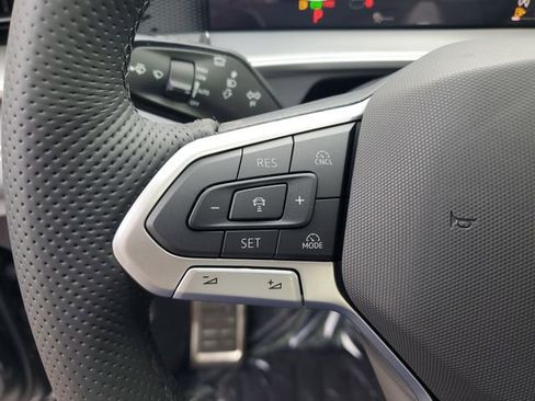 New 2026 Volkswagen Tiguan SE R-Line FWD image 21