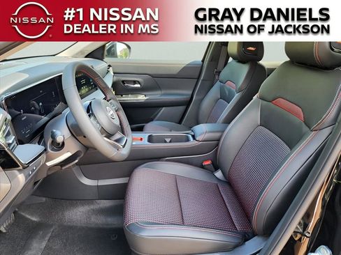 New 2025 Nissan Kicks SR w/ SR Premium Package AWD/4WD image 8