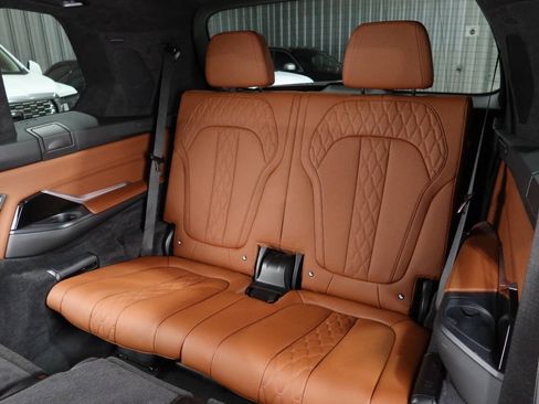 Used 2025 BMW X7 M60i AWD/4WD image 17