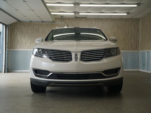 Used 2017 Lincoln MKX Reserve w/ Driver Assistance Package AWD/4WD image 2