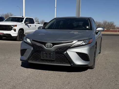 Used 2019 Toyota Camry XSE image 9
