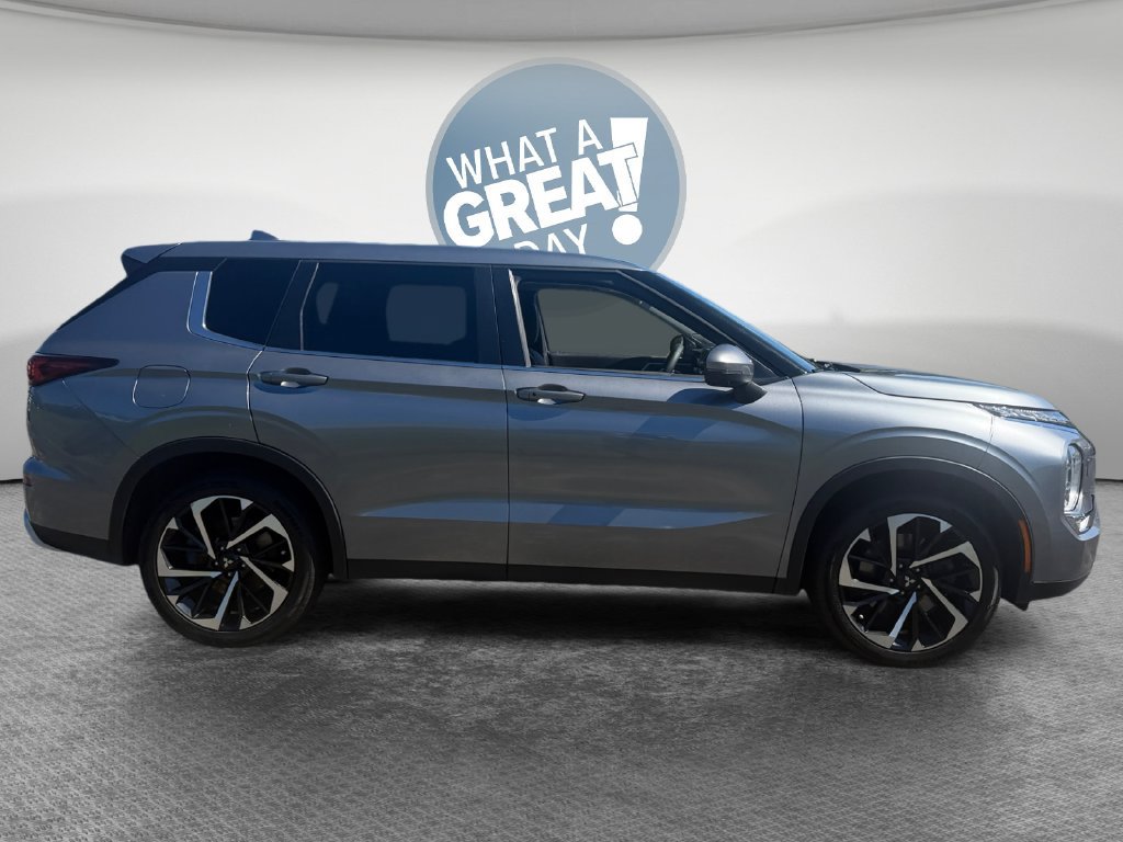 Used 2022 Mitsubishi Outlander SE AWD/4WD image 2