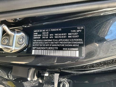 Certified 2026 Porsche Macan AWD/4WD image 35