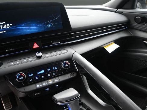 Used 2025 Hyundai Elantra SEL FWD image 4