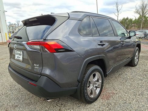 Used 2022 Toyota RAV4 XLE w/ Convenience Package image 6