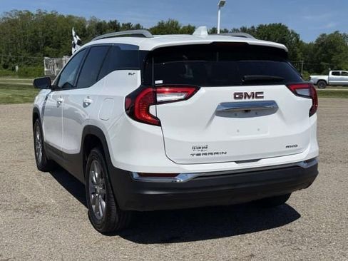 Used 2024 GMC Terrain SLT AWD/4WD image 6