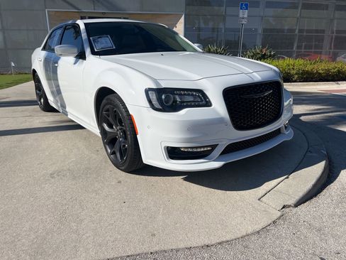 Used 2022 Chrysler 300 Touring L w/ Popular Equipment Group image 3