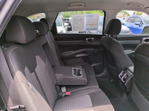 Used 2023 Kia Sorento LX FWD image 29