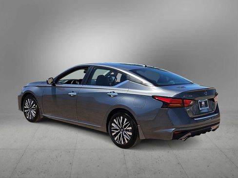 Used 2023 Nissan Altima 2.5 SV w/ SV Premium Package FWD image 6