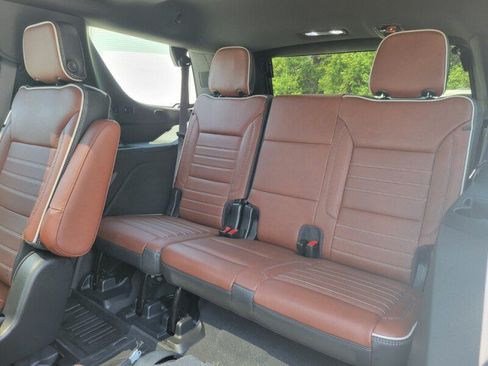 Used 2023 GMC Yukon Denali Ultimate w/ LPO, Floor Liner Package AWD/4WD image 32