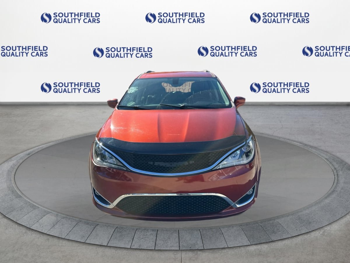 Used 2018 Chrysler Pacifica Touring-L Plus FWD image 9