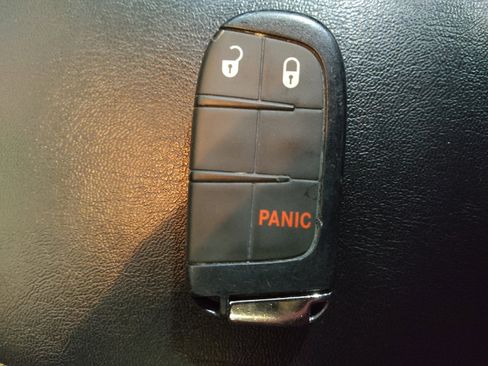 Used 2020 Jeep Compass Latitude FWD image 32