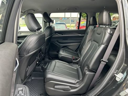 Used 2023 Jeep Grand Cherokee L Limited AWD/4WD image 19