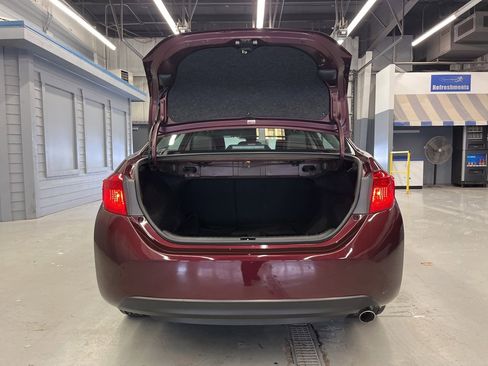 Used 2017 Toyota Corolla SE image 9