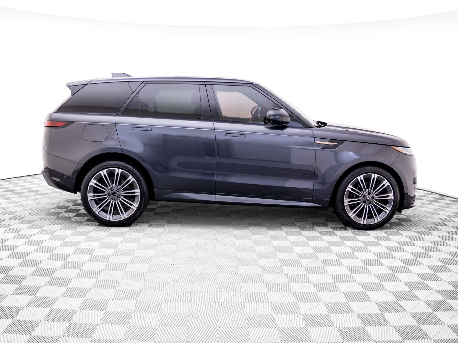 Used 2024 Land Rover Range Rover Sport Dynamic SE AWD/4WD image 6