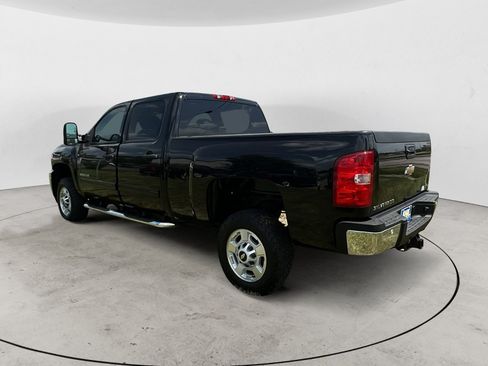 Used 2011 Chevrolet Silverado 2500 LT w/ Interior Plus Package AWD/4WD image 4
