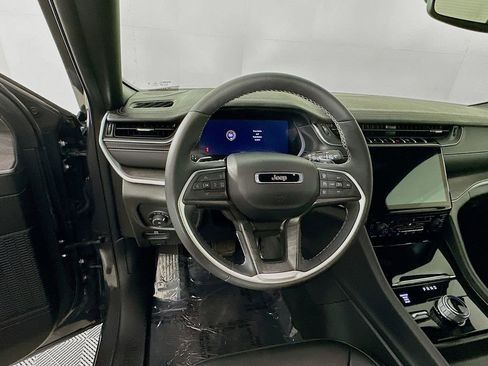 Certified 2024 Jeep Grand Cherokee Limited AWD/4WD image 18
