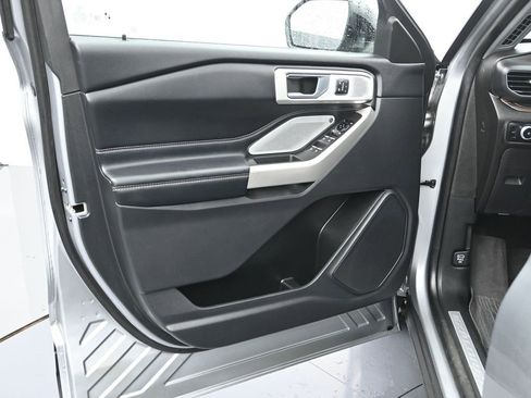 Certified 2022 Ford Explorer Limited w/ Limited Technology Package image 10