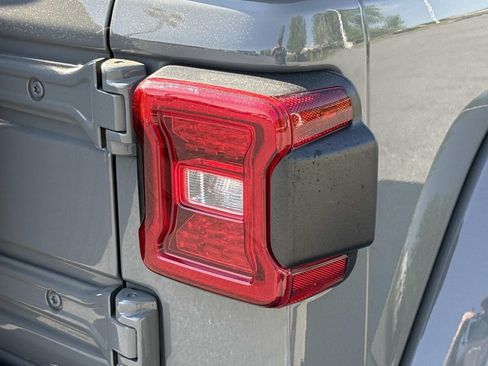 Used 2022 Jeep Wrangler Unlimited Sahara AWD/4WD image 24