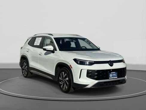 New 2025 Volkswagen Tiguan S FWD image 1