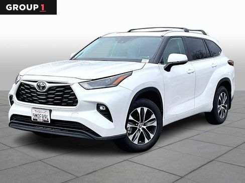 Used 2024 Toyota Highlander XLE image 1