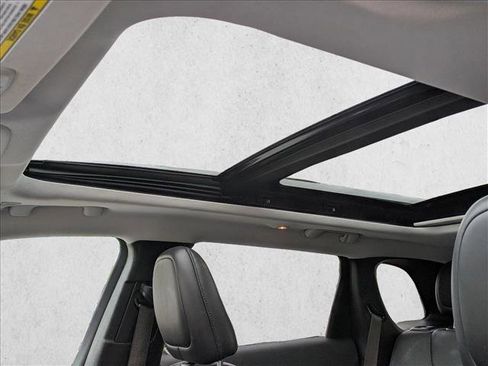 Used 2019 Jeep Cherokee Limited AWD/4WD image 15