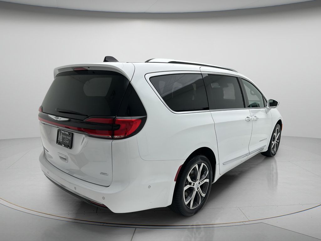 Used 2024 Chrysler Pacifica Pinnacle AWD/4WD image 5