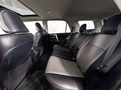 Used 2016 Toyota 4Runner SR5 Premium image 32