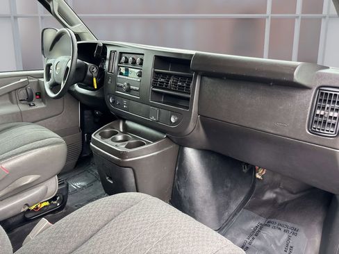 Used 2024 Chevrolet Express 2500 w/ Driver Convenience Package RWD image 16