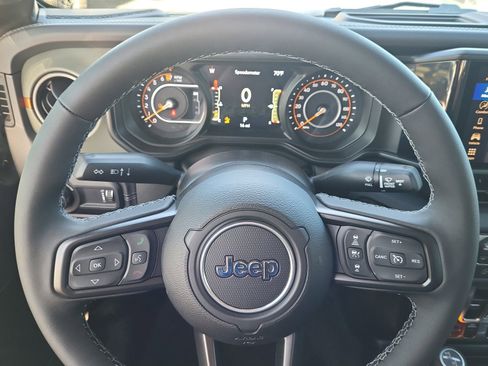 New 2025 Jeep Gladiator Mojave w/ Steel Bumper Group image 10