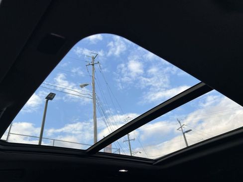 Used 2022 Chevrolet Suburban Z71 w/ Luxury Package image 11