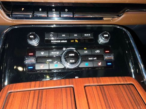 Used 2024 Lincoln Navigator Reserve image 22
