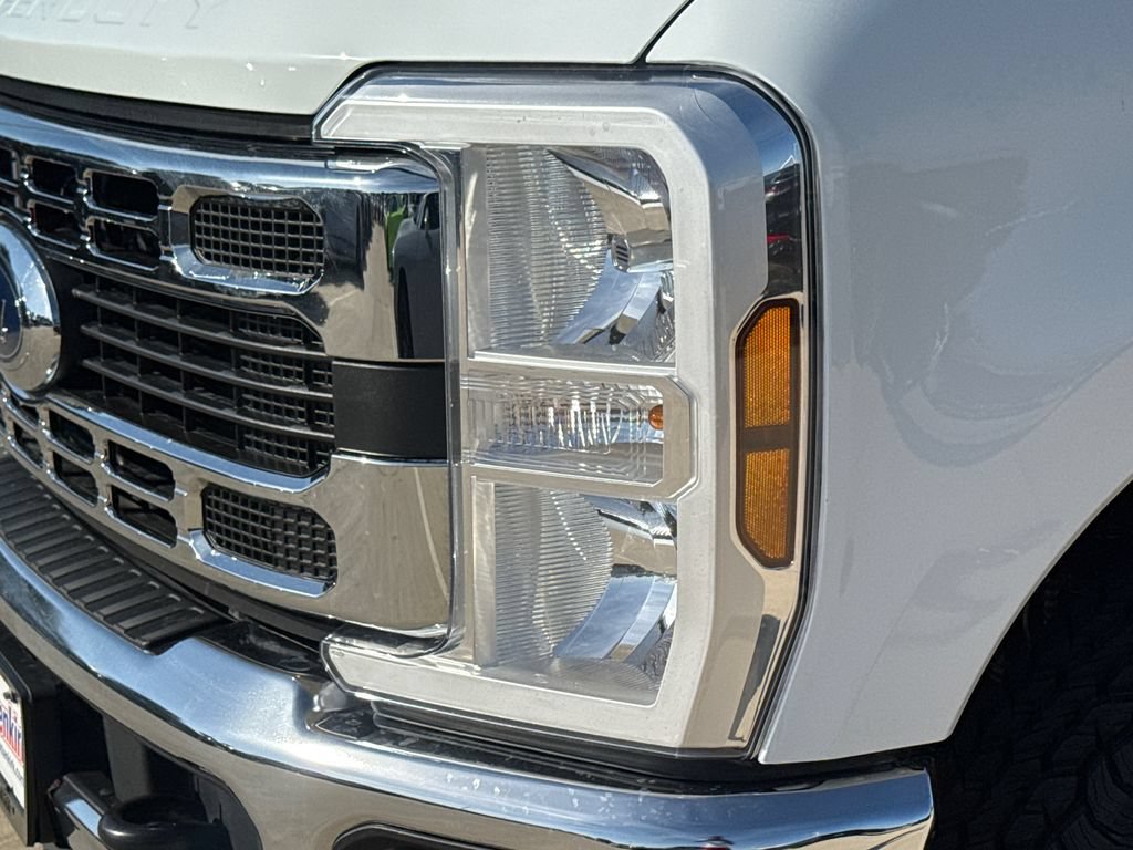 Used 2025 Ford F250 XLT w/ FX4 Off-Road Package AWD/4WD image 4