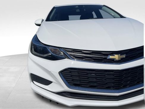 Used 2017 Chevrolet Cruze LT w/ Convenience Package image 18