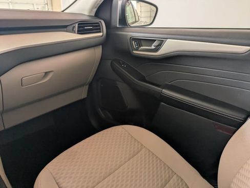 Used 2022 Ford Escape SE FWD image 17