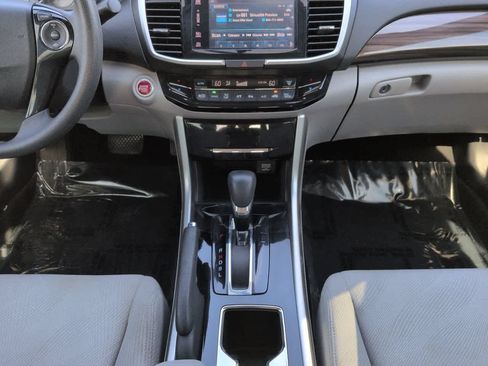 Used 2017 Honda Accord EX image 18