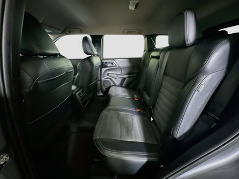 Used 2024 Mitsubishi Outlander SE FWD image 29