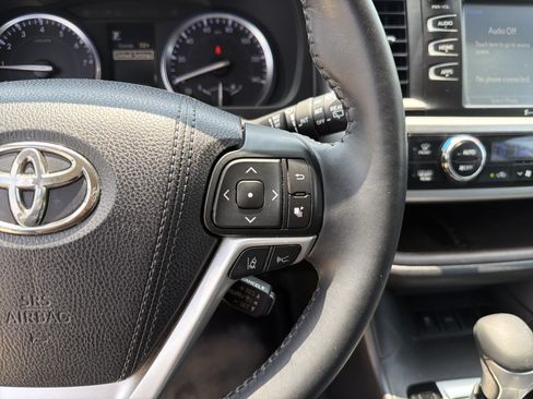 Used 2017 Toyota Highlander XLE FWD image 13